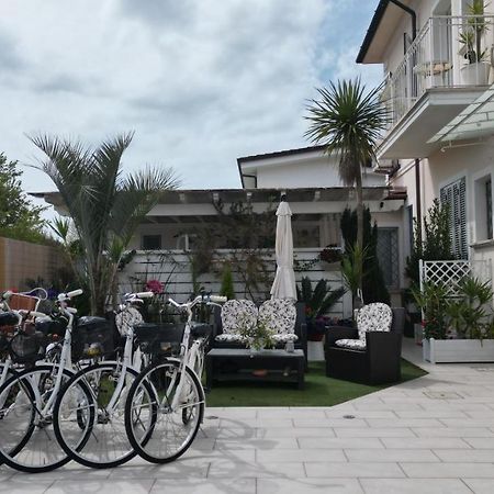 La Brise Hotell Marina di Pietrasanta Exteriör bild