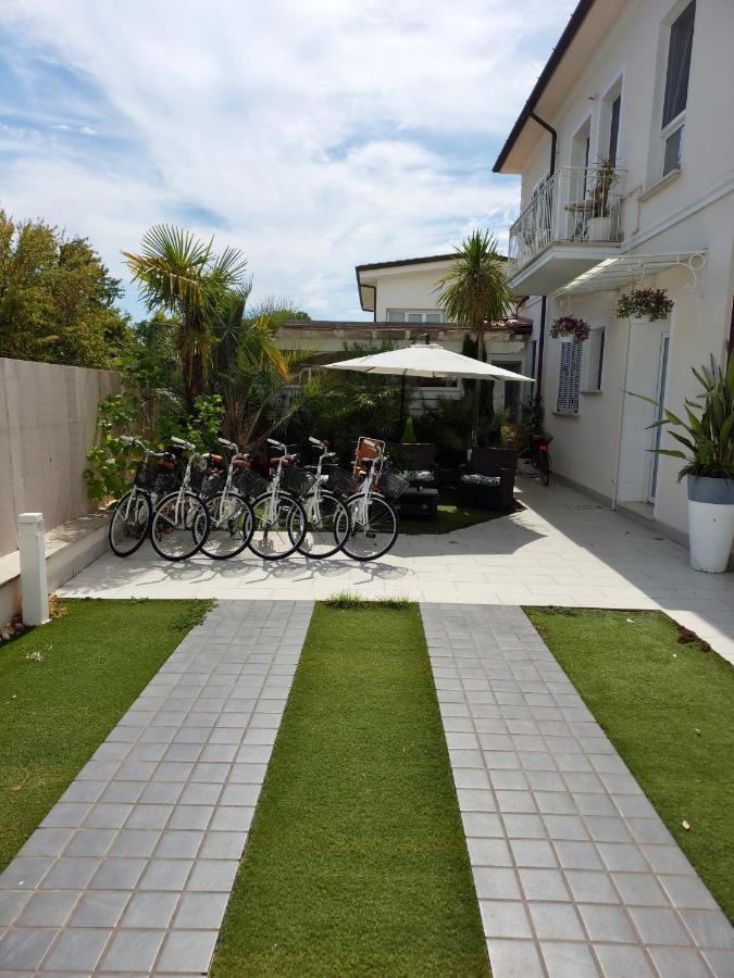 La Brise Hotell Marina di Pietrasanta Exteriör bild