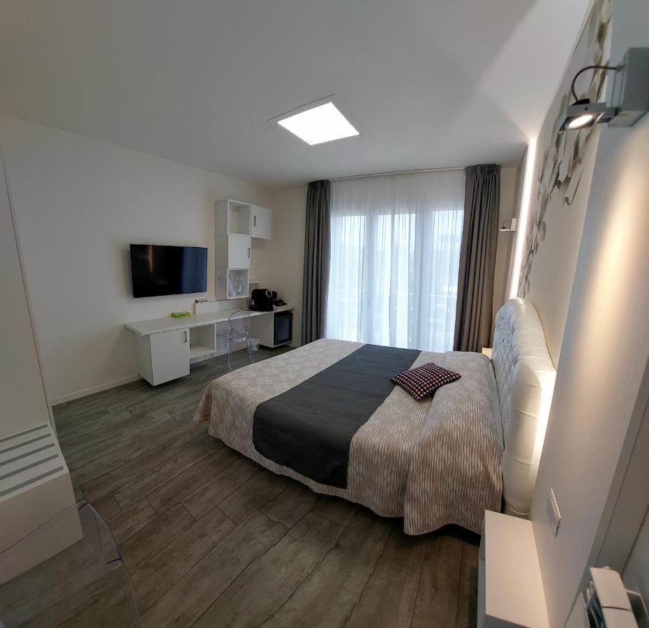 La Brise Hotell Marina di Pietrasanta Exteriör bild