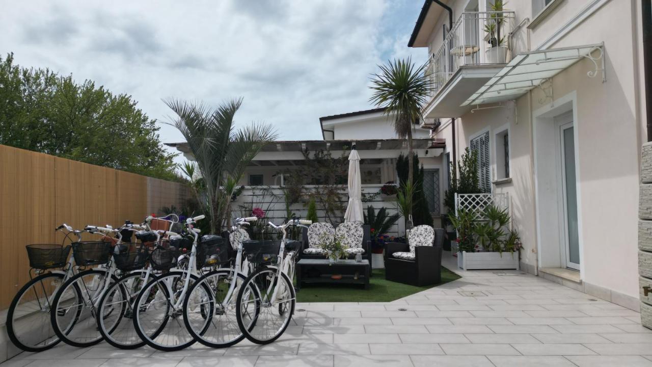 La Brise Hotell Marina di Pietrasanta Exteriör bild