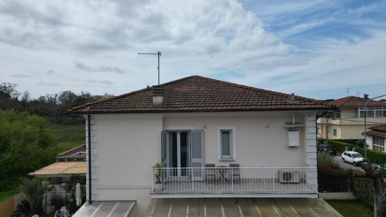 La Brise Hotell Marina di Pietrasanta Exteriör bild