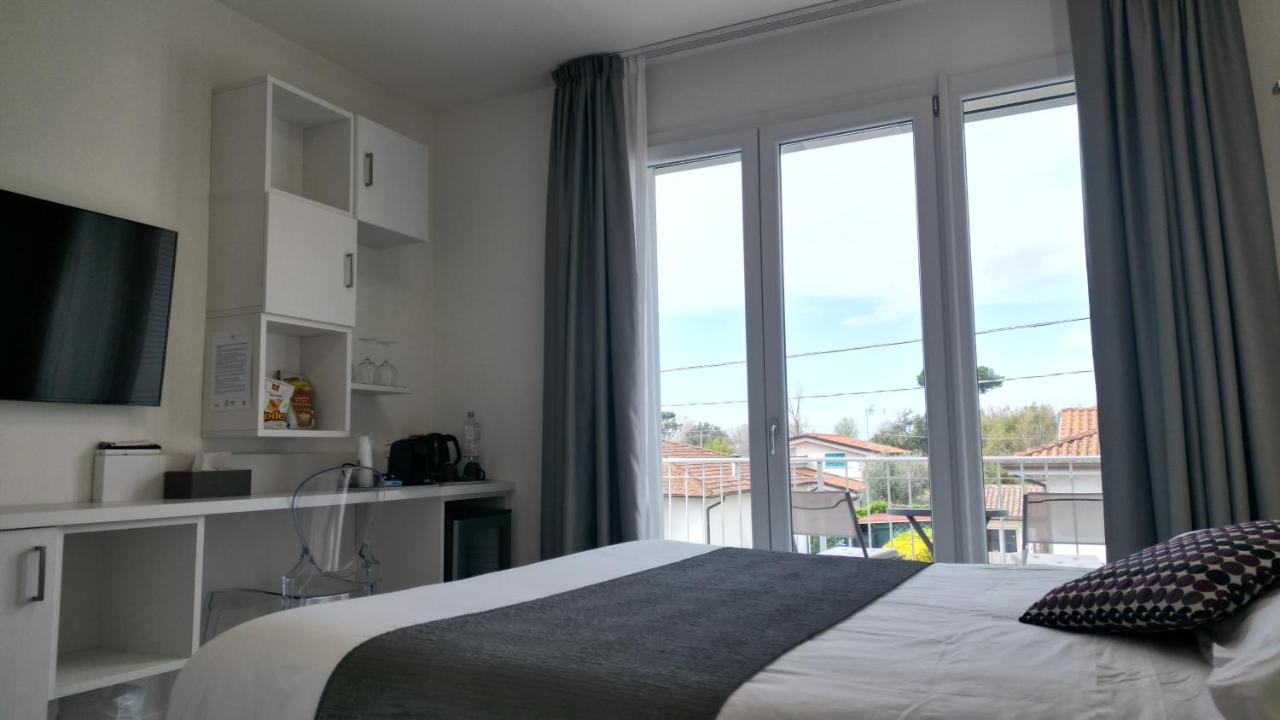 La Brise Hotell Marina di Pietrasanta Exteriör bild