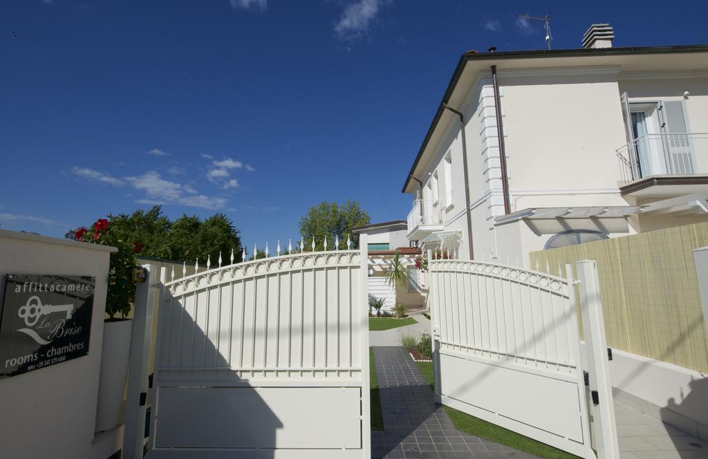 La Brise Hotell Marina di Pietrasanta Exteriör bild